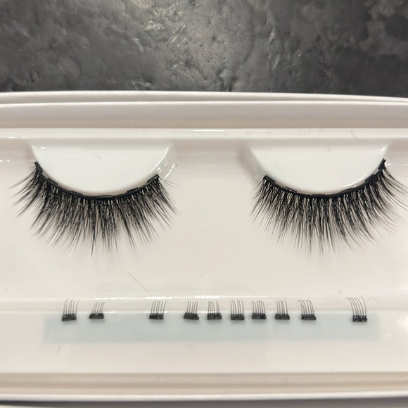 NIB Magnetic Eyelashes, two sets! Includes brown magnetic eyeliner and anchors - Picture 3 of 4